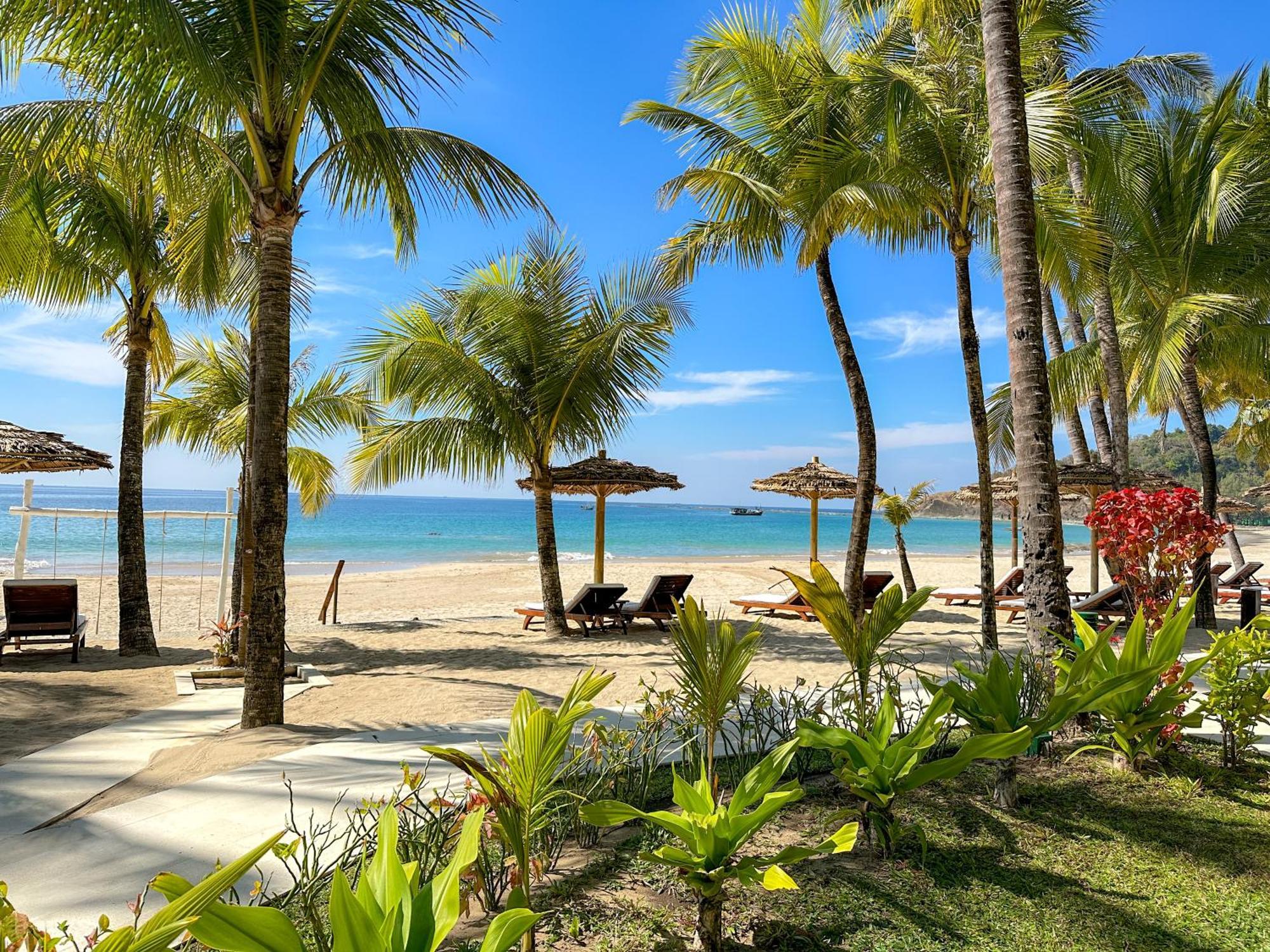 Bayview - The Beach Resort Нгапали Екстериор снимка